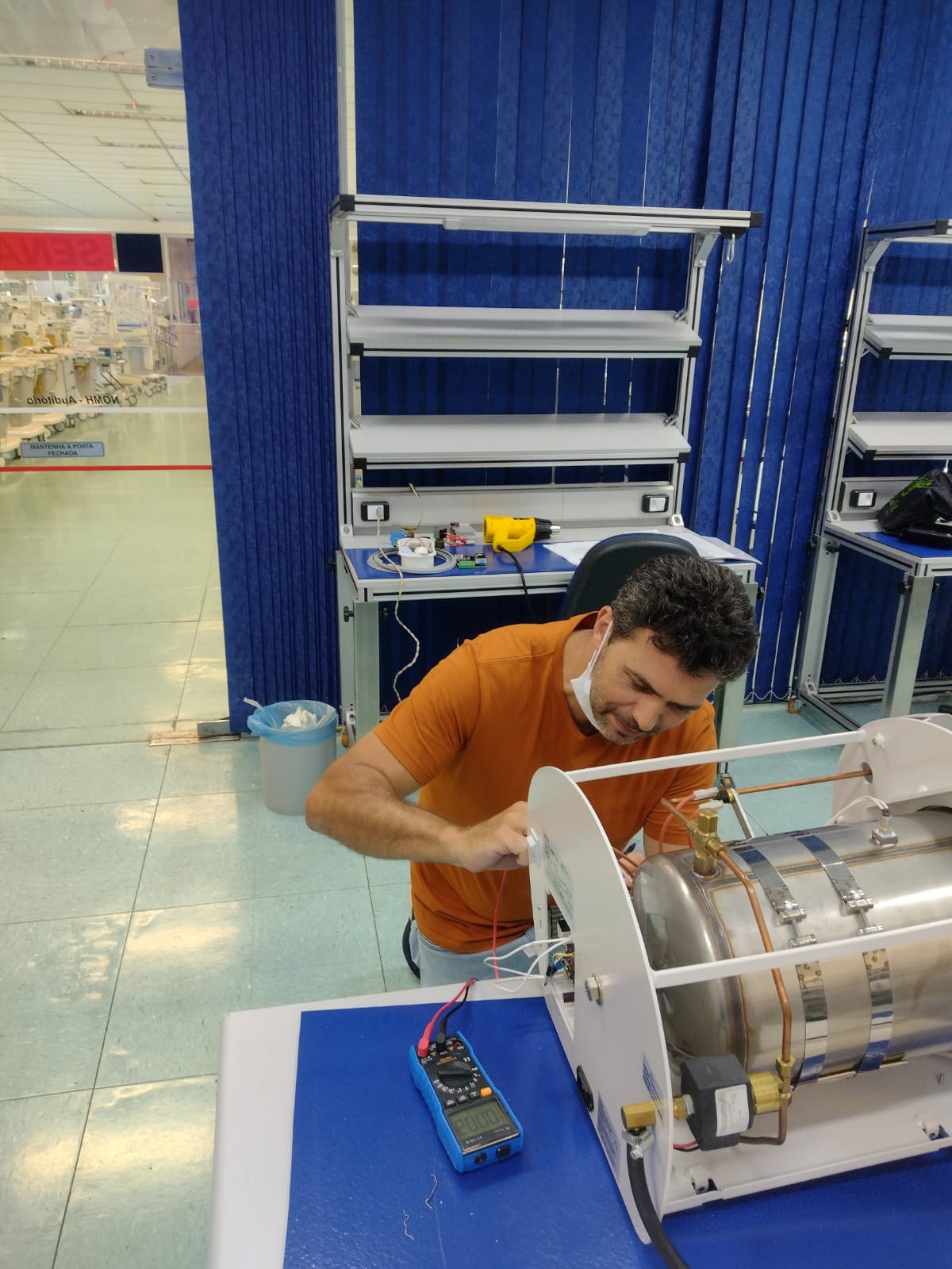 Equipamento técnico em manutenção pela MSP Assistência Técnica